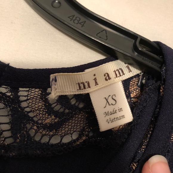 Navy and Gold Short Sleeveless Dress - Picture 5 of 5